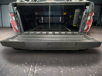 Алюминиевая накладка на откидной борт Foton V9 (борт со ступенькой) (1 шт. со скотчем)