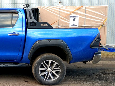 Дуга широкая с защитой стекла HAL PRO HILUX 8 REVO