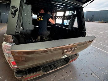 Алюминиевая накладка на откидной борт POER (1 шт. со скотчем) 