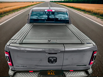 Крышка роллета RAM 5.7FT RAMBOX (черная/серая рейка) механическая