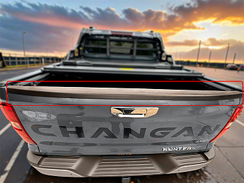 Пластиковая накладка на откидной борт Changan Hunter Plus (1 шт. со скотчем)