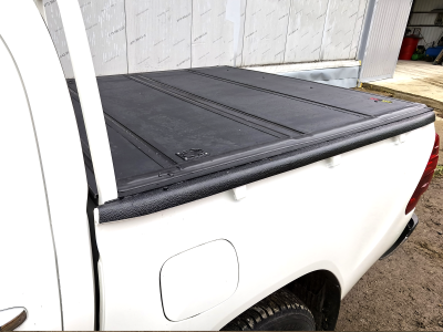 Крышка HAL 4-х секционная Hilux Revo '15, Араб. версия, с вкладышем и защитой стекла