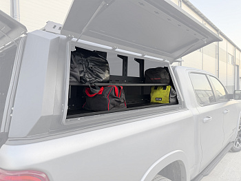 Кунг опция: Полка в боковой проем ПРАВАЯ