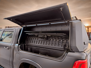 Кунг алюминиевый (3 двери) RAM RAMBOX 1500 (5 g.) 5'7" Bed