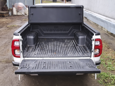 Крышка HAL 4-х секционная Hilux Revo '15, Араб. версия, с вкладышем и защитой стекла