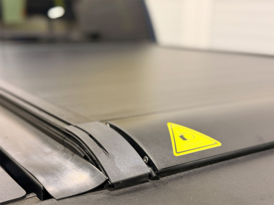 Крышка роллета RAM 5.7FT RAMBOX (черная/серая рейка) электрическая