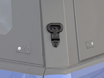 Кунг опция:Ступенька складная (нерж. черная) на зад. стойку.